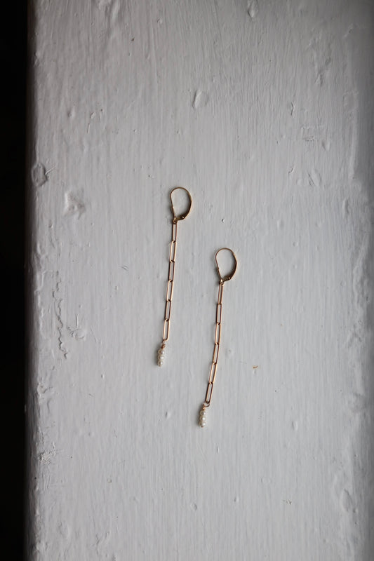 paperclip chain x pearls drop earrings